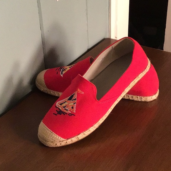 Red flats. - Picture 3 of 3